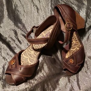 Clark's Indigo chunky heeled buckle sandal, 9.5